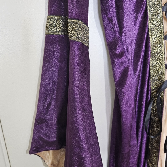 Womens purple/gold renaissance dress. Size S. New w/o tags. Halloween/dress up. - Picture 6 of 6